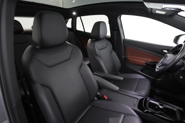 2021 Volkswagen ID.4 — photo 18 of 22