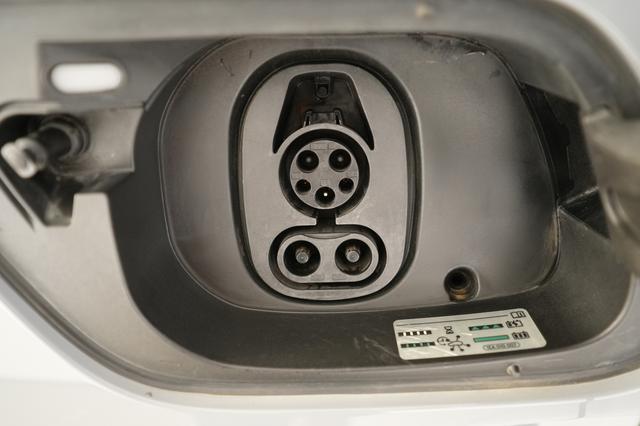 2021 Volkswagen ID.4 — photo 8 of 22
