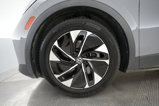 2021 Volkswagen ID.4 — photo 16 of 22