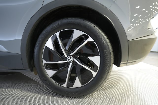2021 Volkswagen ID.4 — photo 17 of 22
