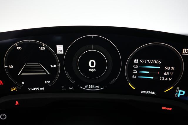 2023 Porsche Taycan — photo 5 of 28