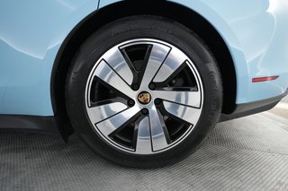 2023 Porsche Taycan — photo 7 of 28