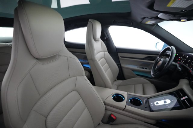 2023 Porsche Taycan — photo 18 of 28