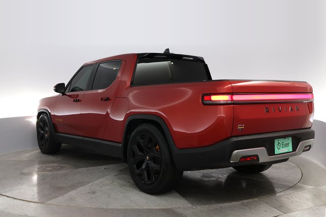 2022 Rivian R1T — photo 11 of 26