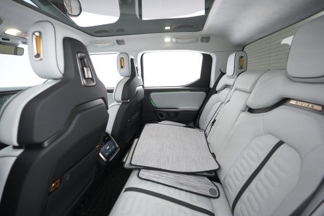 2022 Rivian R1T — photo 18 of 26