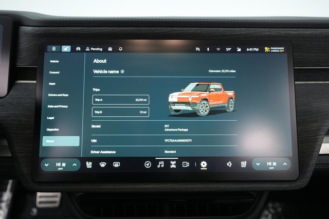 2022 Rivian R1T — photo 4 of 26
