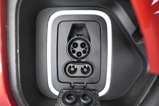 2022 Rivian R1T — photo 24 of 26