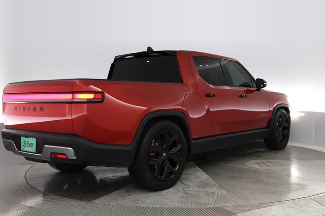 2022 Rivian R1T — photo 2 of 26