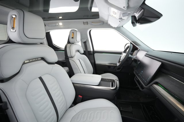 2022 Rivian R1T — photo 19 of 26
