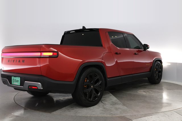 2022 Rivian R1T — photo 9 of 26