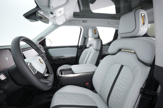2022 Rivian R1T — photo 17 of 26