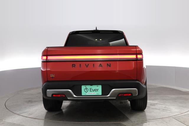 2022 Rivian R1T — photo 10 of 26