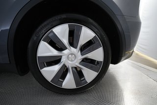 2023 Tesla Model Y — photo 7 of 24