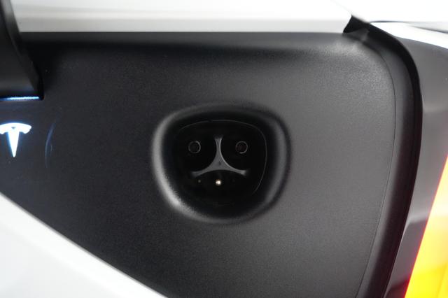 2023 Tesla Model 3 — photo 8 of 24
