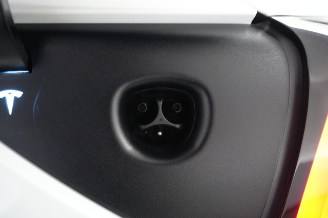 2023 Tesla Model 3 — photo 8 of 24