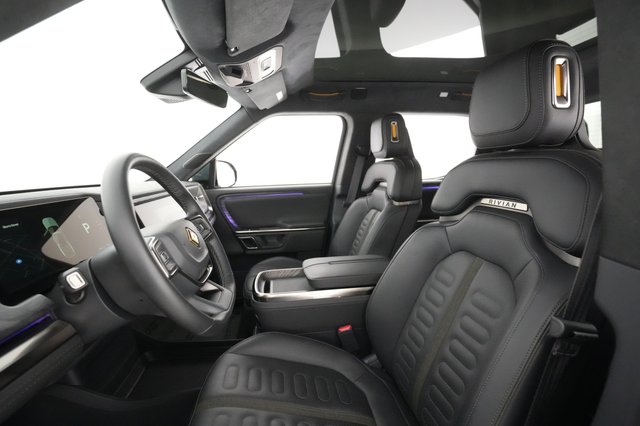 2022 Rivian R1T — photo 19 of 31