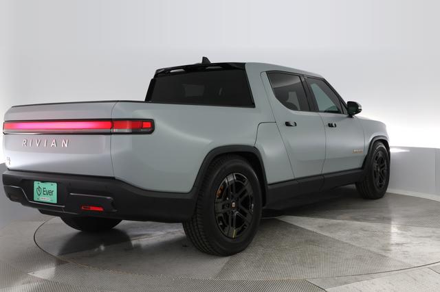 2022 Rivian R1T — photo 2 of 31