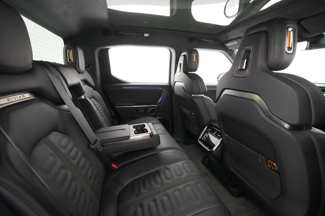 2022 Rivian R1T — photo 4 of 31