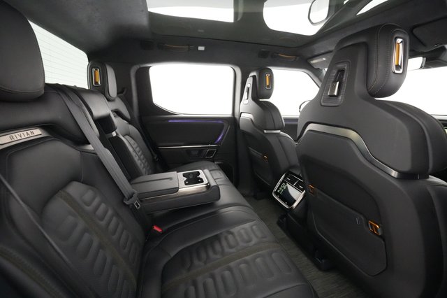 2022 Rivian R1T — photo 4 of 31