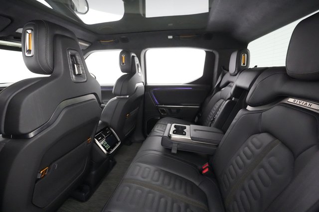 2022 Rivian R1T — photo 20 of 31