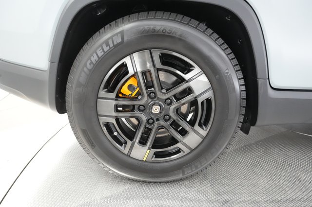 2022 Rivian R1T — photo 17 of 31