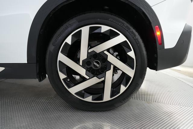 2025 MINI Countryman — photo 7 of 26