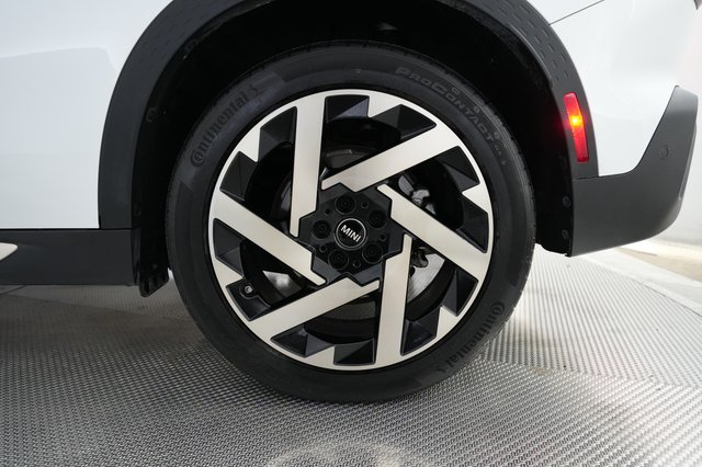 2025 MINI Countryman — photo 7 of 26