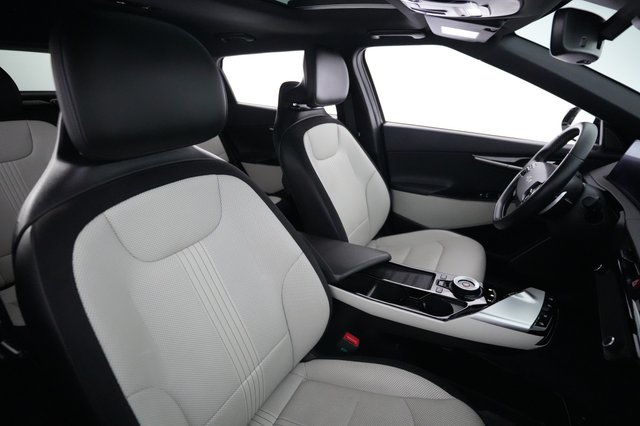 2024 Kia EV6 — photo 18 of 28