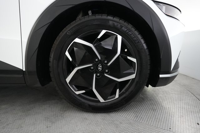 2024 Hyundai IONIQ 5 — photo 16 of 25