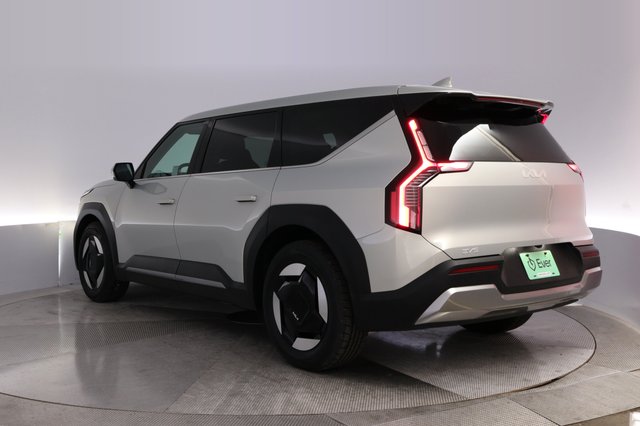 2024 Kia EV9 — photo 13 of 26
