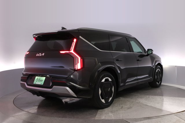 2024 Kia EV9 — photo 2 of 29