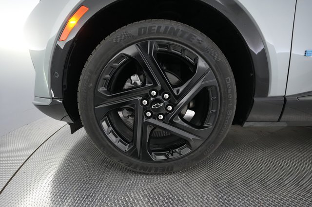 2024 Chevrolet Equinox EV — photo 15 of 22
