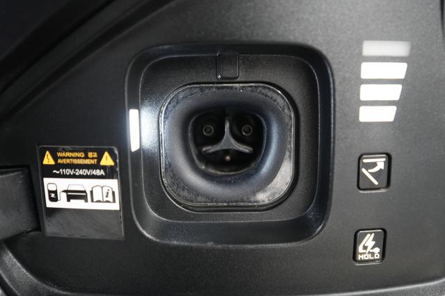 2025 Kia EV6 — photo 8 of 29