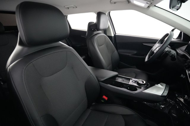 2025 Kia EV6 — photo 18 of 29