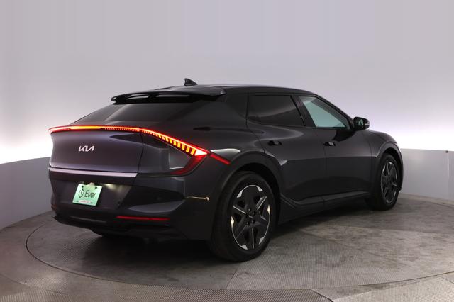 2025 Kia EV6 — photo 2 of 29
