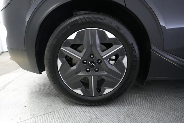 2025 Kia EV6 — photo 17 of 29