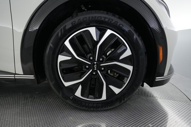 2023 Kia EV6 — photo 16 of 26
