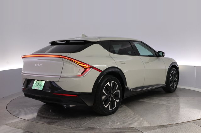 2023 Kia EV6 — photo 2 of 26