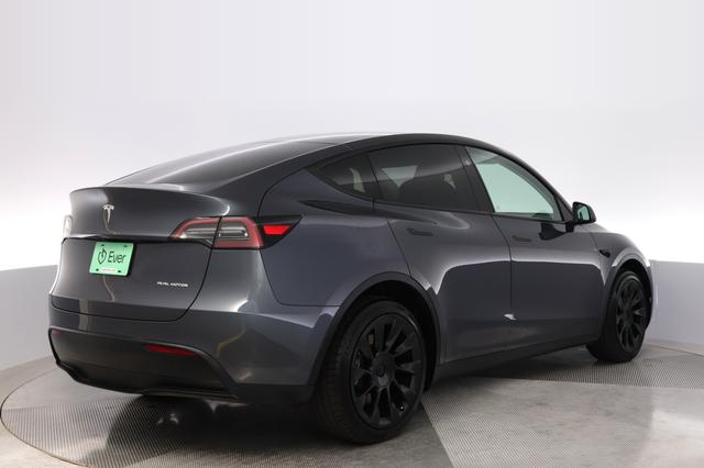 2023 Tesla Model Y — photo 2 of 24