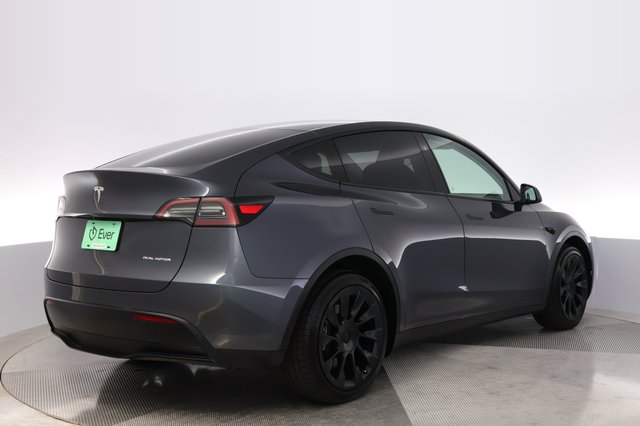 2023 Tesla Model Y — photo 2 of 24