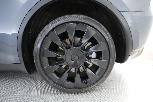 2023 Tesla Model Y — photo 16 of 24