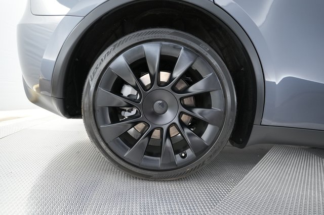 2023 Tesla Model Y — photo 15 of 24