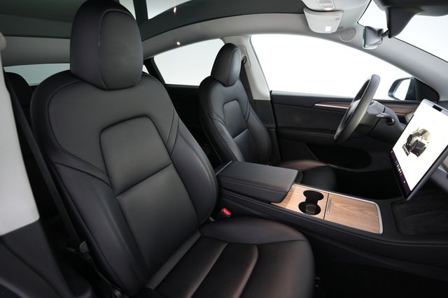 2023 Tesla Model Y — photo 18 of 24