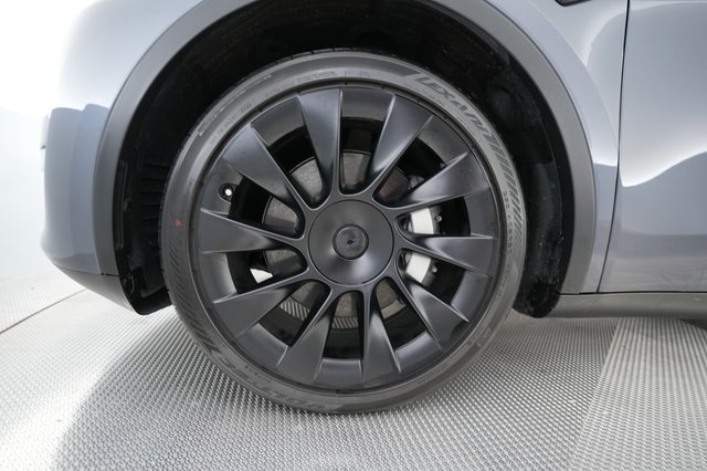 2023 Tesla Model Y — photo 17 of 24
