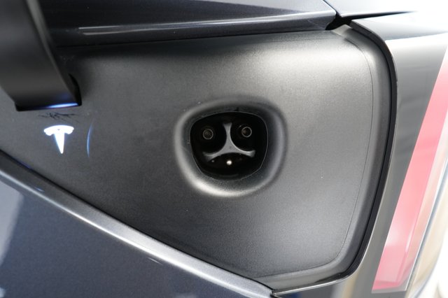 2023 Tesla Model Y — photo 8 of 24