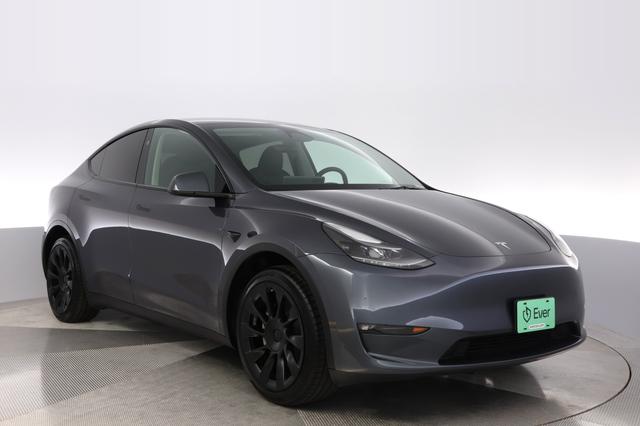 2023 Tesla Model Y — photo 10 of 24