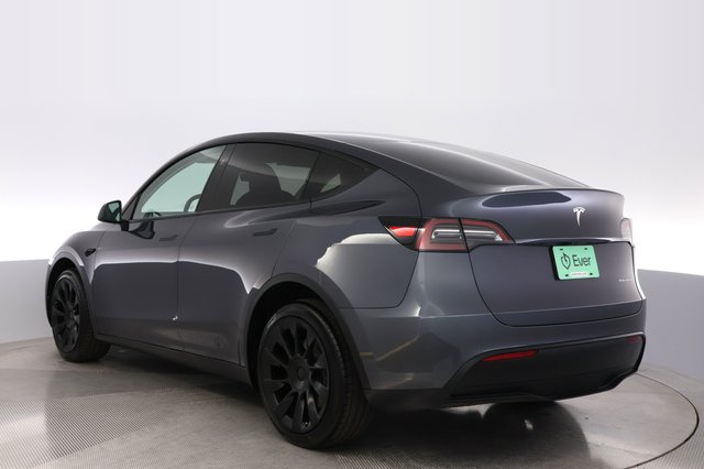 2023 Tesla Model Y — photo 13 of 24