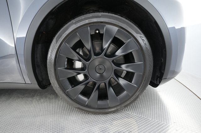 2023 Tesla Model Y — photo 7 of 24