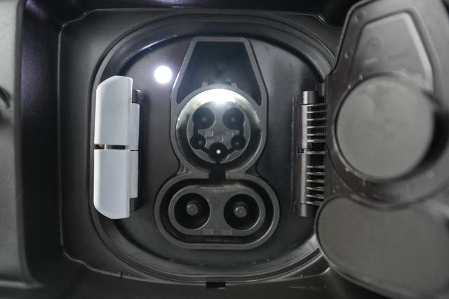 2023 BMW i4 — photo 8 of 23