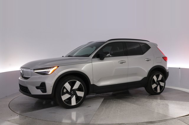 2023 Volvo XC40 Recharge — photo 14 of 26